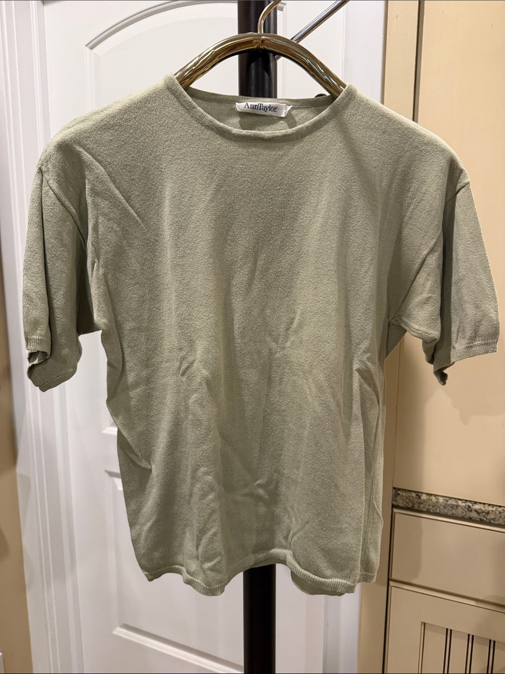 Ann Taylor Women’s Short Sleeve Crewneck Shirt in Sage Green